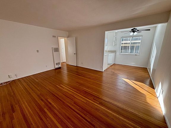 3rd image of 1700 W Victory Blvd #C