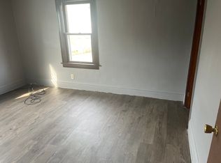 758 Lovers Ln, Akron, OH