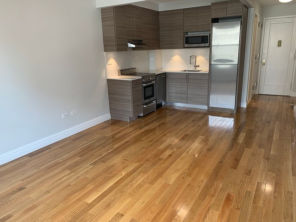 1st image of 210 W 70th St #817