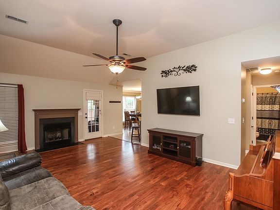 2nd image of 1515 Nathan Ct