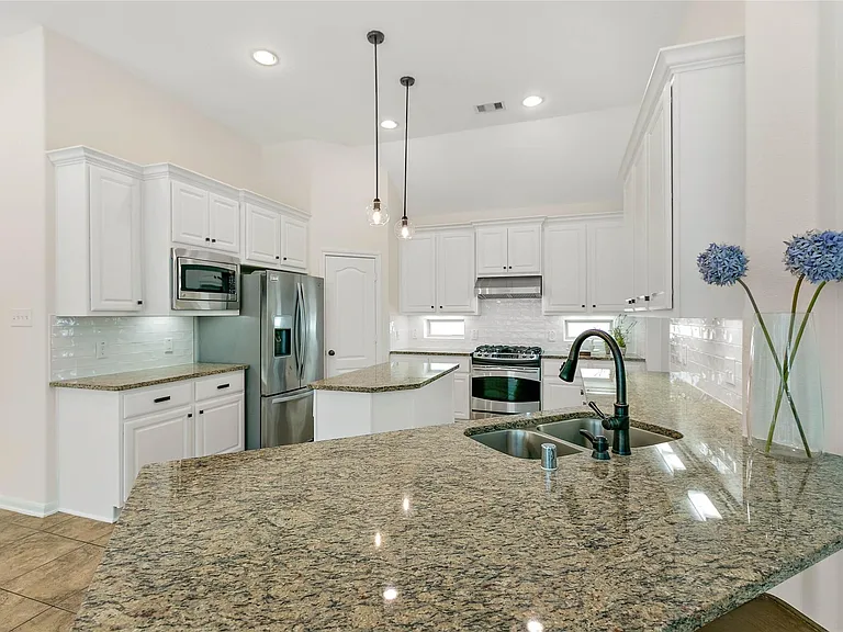 35 E Wolf Cabin Cir — Photo 10