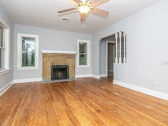 4th image of 3663 Dartmouth Ave N