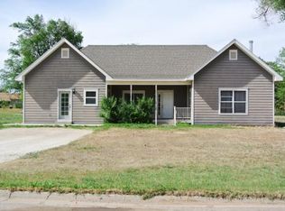 206 E Main St, Protection, KS 67127