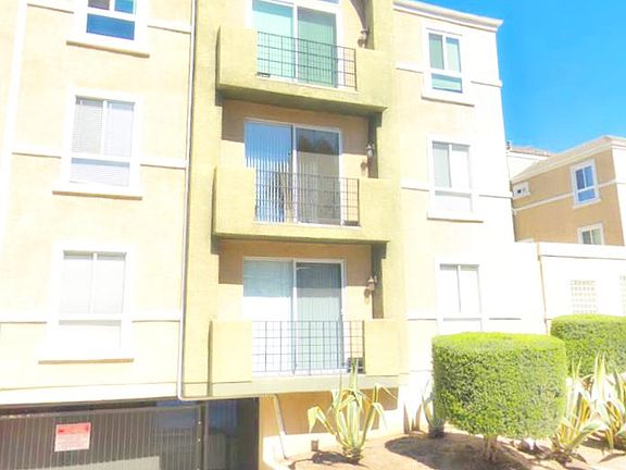3rd image of 22859 Del Valle St #2107