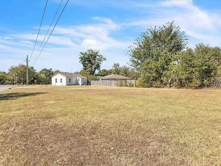 2000 N Douglas Blvd — Photo 33