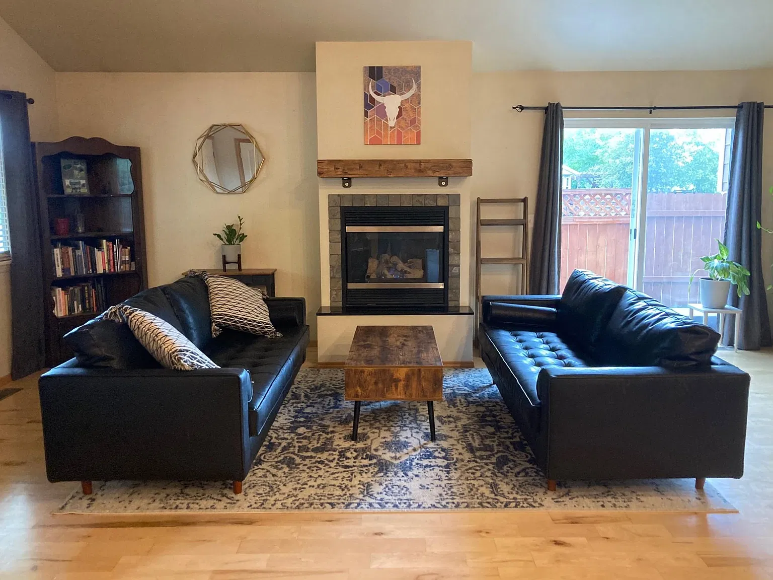 4 bed, 2104 sqft, $3,200 — Photo 2