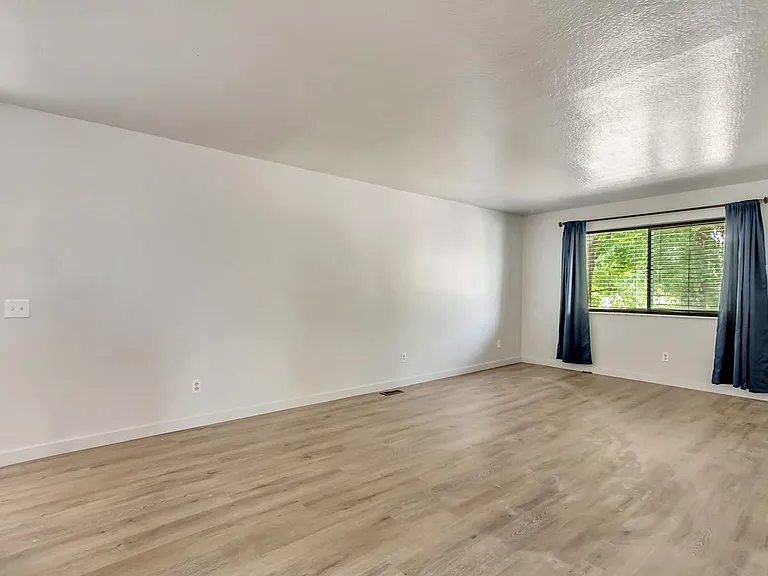 505 E Mansfield Ave — Photo 9