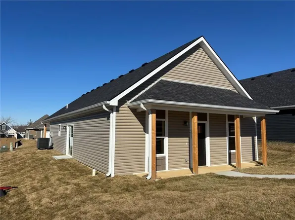 4803 S Creek Woods Dr, Saint Joseph, MO 64507