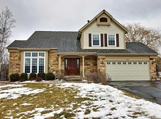 697 Sheridan Ct, Lake Zurich, IL