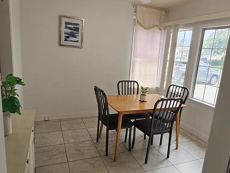 2451 Graydon Ave — Photo 7