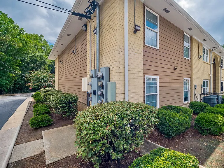 Crystal Heights Apartments — Photo 9