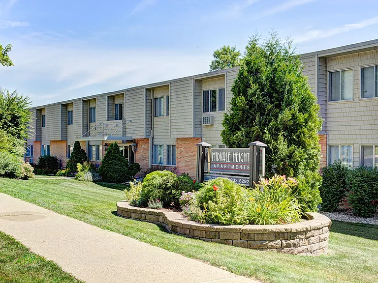 Midvale Heights Apartments — Photo 8