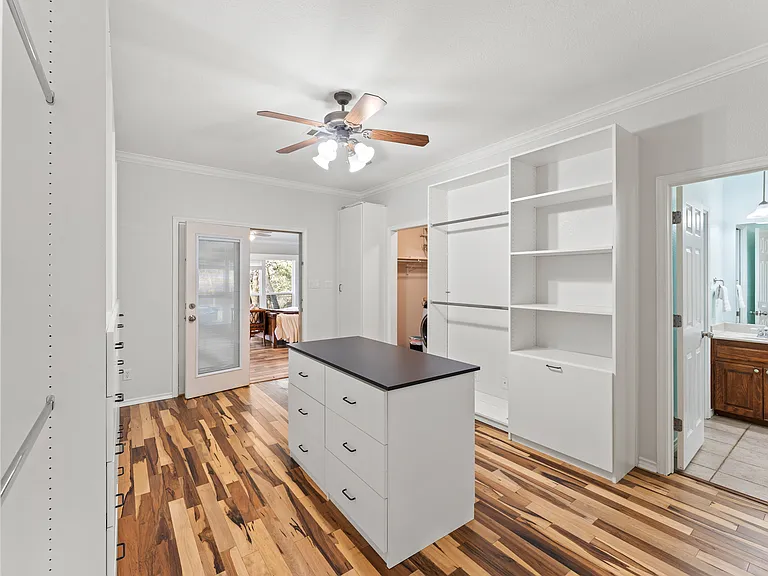 1060L Great Oaks — Photo 30