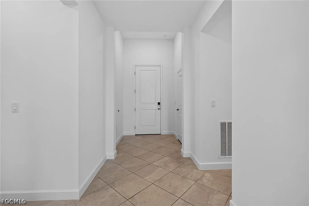 3 bed, 3.0 bath, 1852 sqft, $2,400 — Photo 4