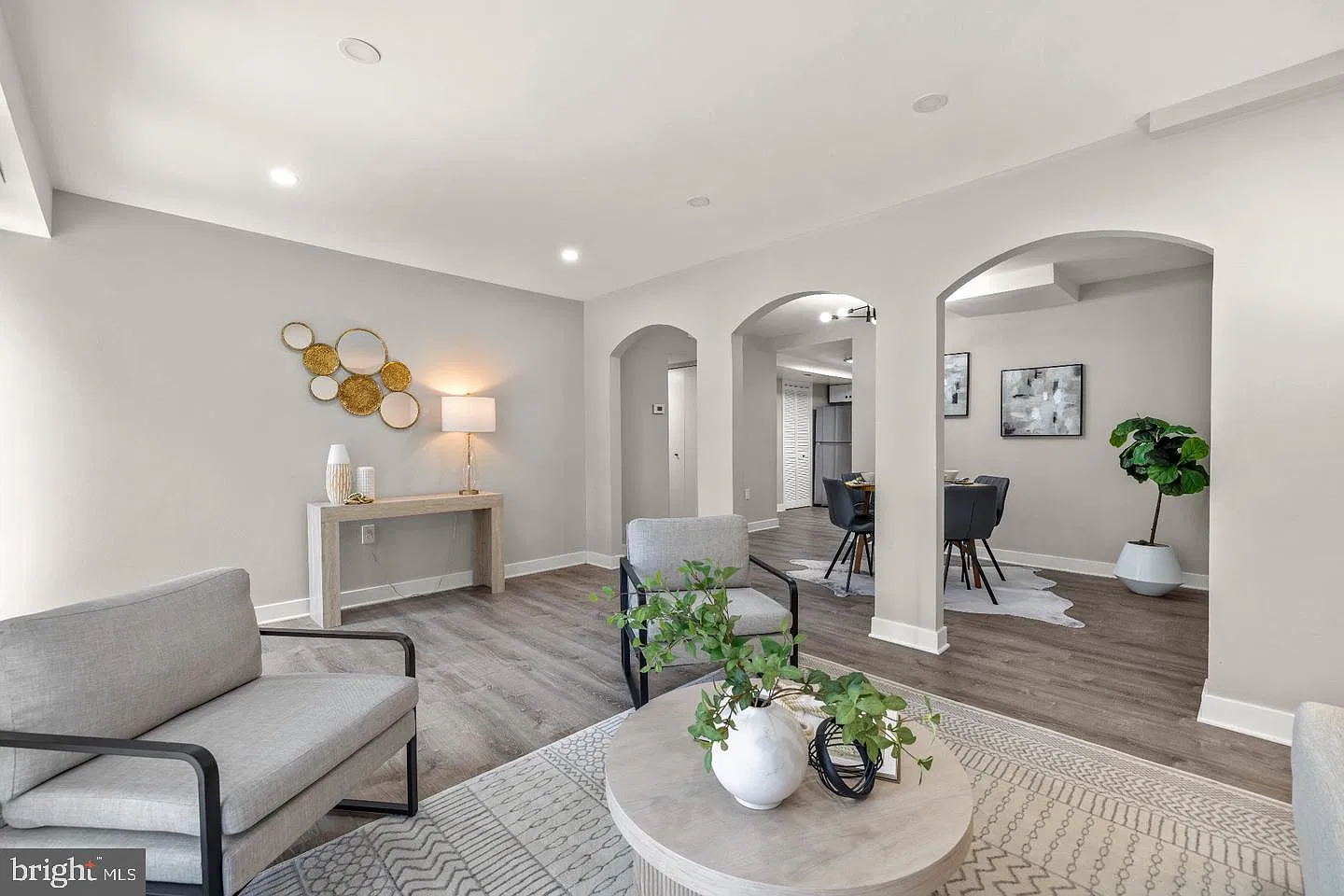 2 bed, 2.0 bath, 1058 sqft, $2,000 — Photo 2
