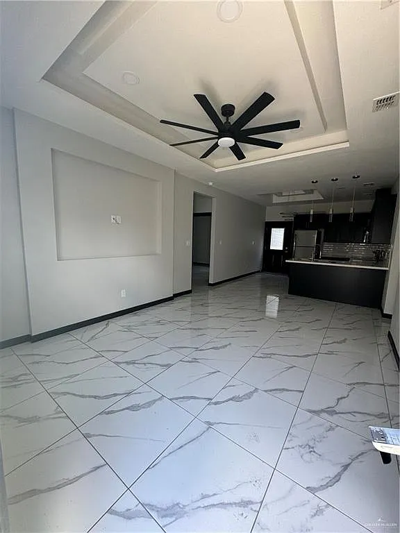1420 E Hibiscus Ave — Photo 2