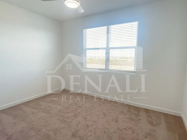 2760 W Stradling Ave — Photo 29