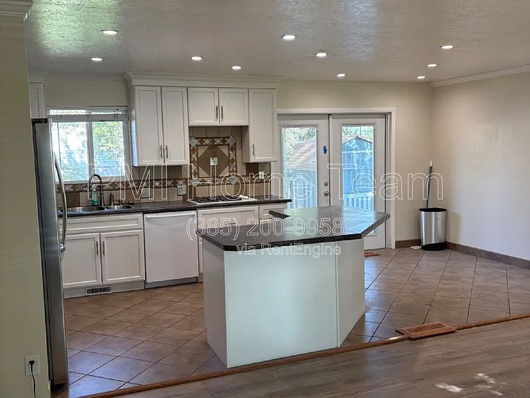 6068 S 2850 W — Photo 5
