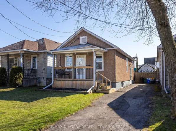 110 McAlpine Ave S, Welland, ON L3B 1T6