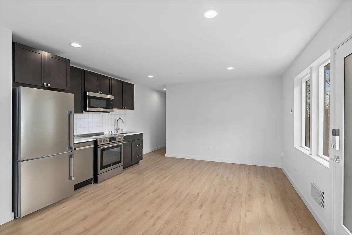 Building Photo - 702 18th Ave #B