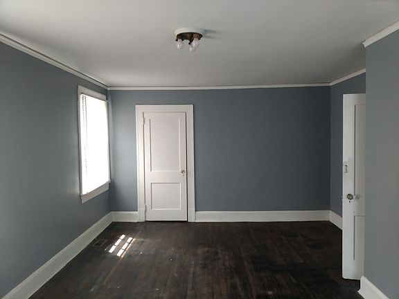 3rd image of 1119 N Main St