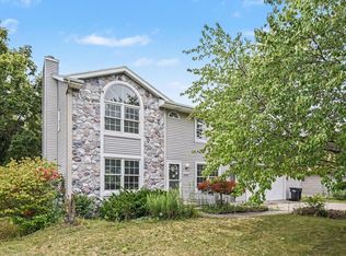 2250 Yorktown Dr SE, Kentwood, MI 49508