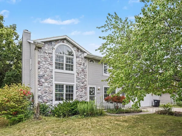 2250 Yorktown Dr SE, Kentwood, MI 49508