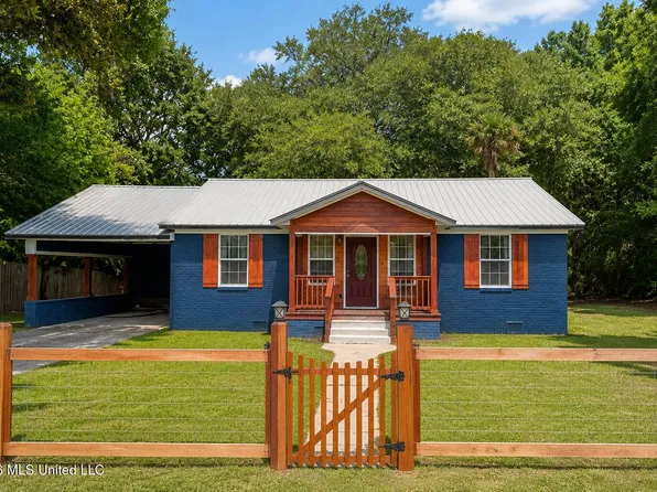 1808 Center St, Leakesville, MS 39451