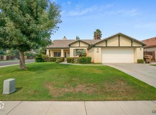 7014 Elkhorn St, Bakersfield, CA 93313