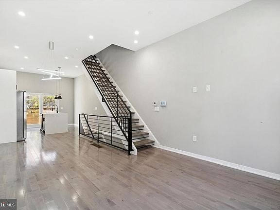 3rd image of 2135 N Fairhill St