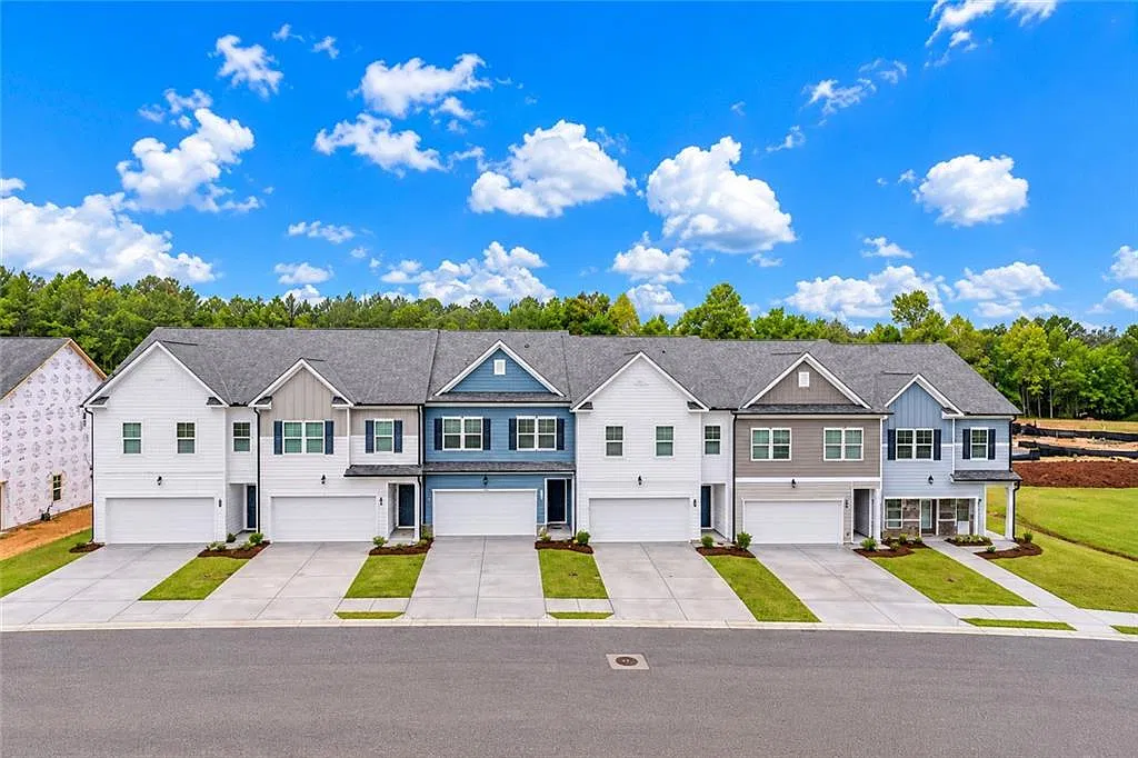 3 bed, 2.5 bath, 1743 sqft, $2,100 — Photo 1