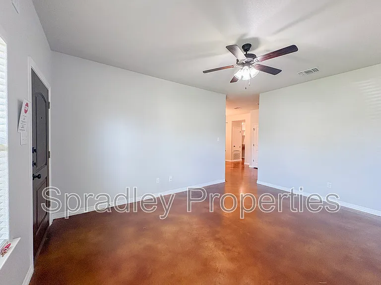 205B Sparrow Cv — Photo 2
