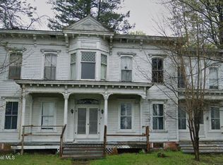 1 Hakes Rd, Troy, NY 12180