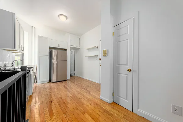 Rented by Avenues Real Estate | media 11