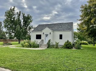 121 8th St, Ipswich, SD 57451