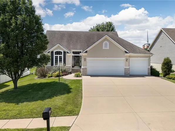4506 Hallbrook Dr, Saint Joseph, MO 64506