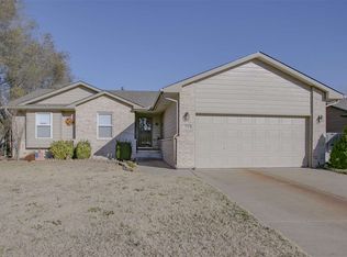 508 E Plantation Rd, Maize, KS 67101