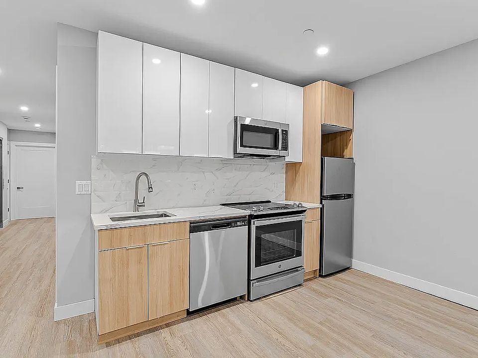1st image of 30-38 31st St #2R
