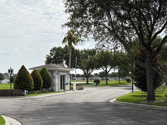 4th image of 4955 Armina Pl