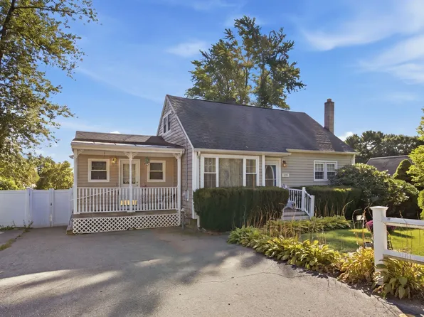 1259 Shawsheen St, Tewksbury, MA 01876