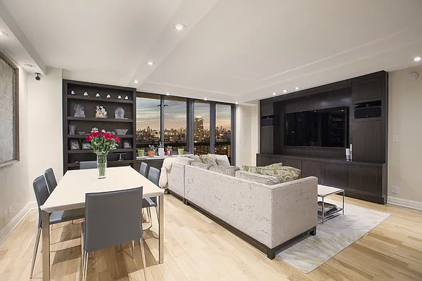 Sold by Nest Seekers International | media 23