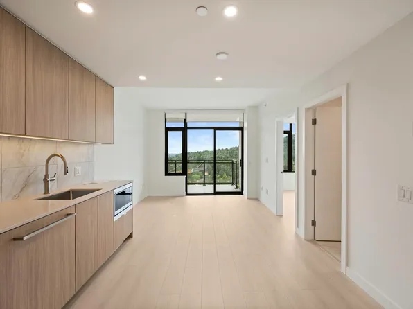 626 Claremont St #2, Coquitlam, BC V3J 0T1