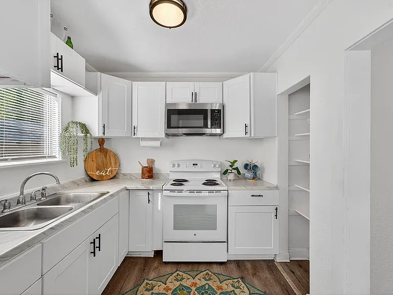 815 Oak St — Photo 12