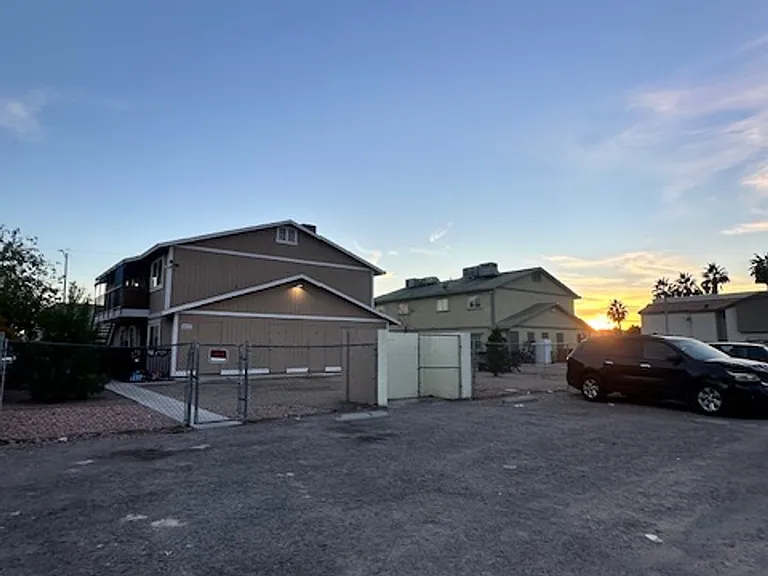 4920 Stanley Ave — Photo 12