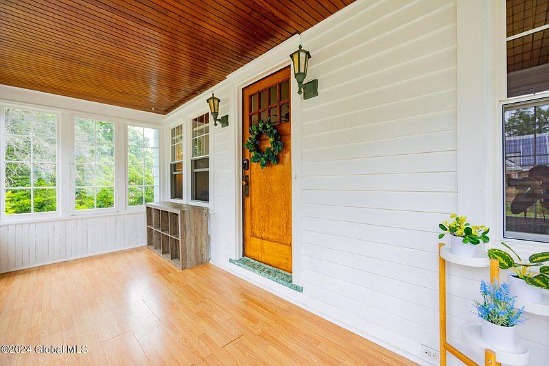 5th image of 6 Catskill Street