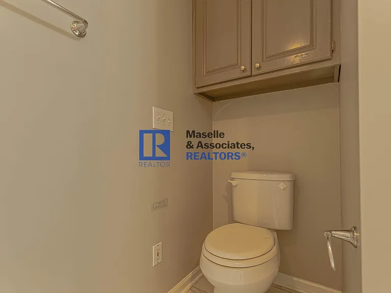 114 Fox Meadow Dr — Photo 32