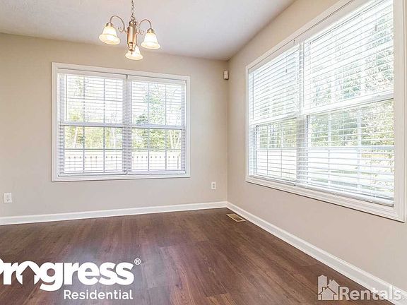 3rd image of 3426 Leslie Ln