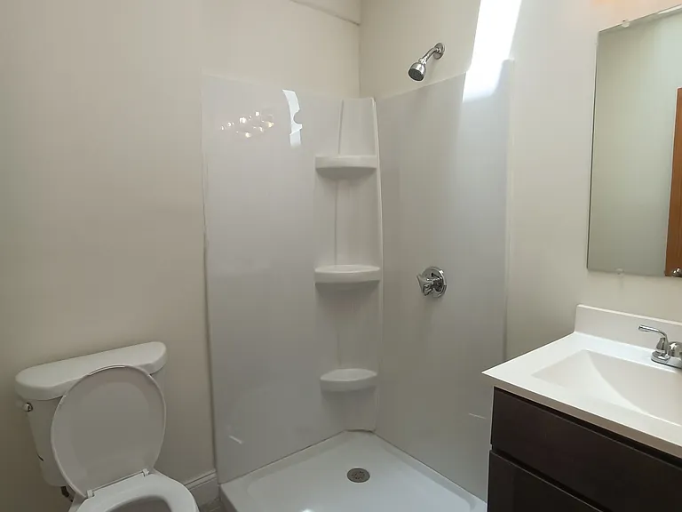 300 Main St #4 — Photo 5