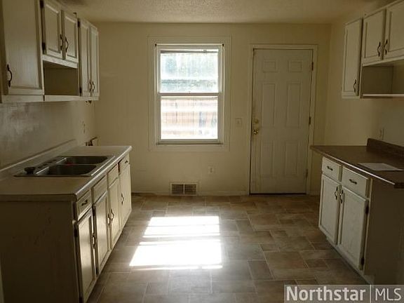 5th image of 819 42nd Ave N