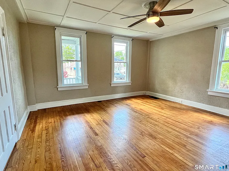 1596 Main St — Photo 15